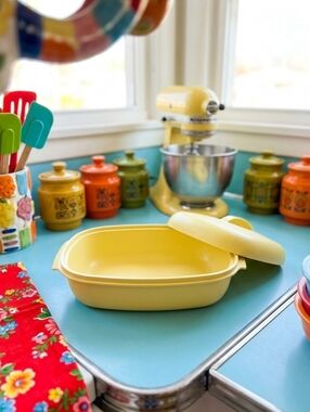Tupperware Harvest Yellow 1273-6 Oval Vegetable Serving Dish & Lid 1275-4 VTG